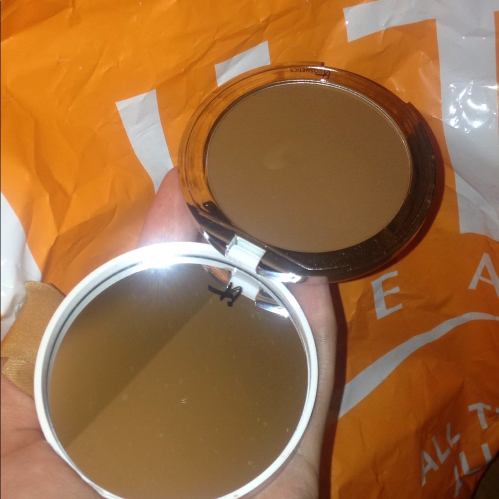 iT cosmetics BYEBYE 👋 foundation powder